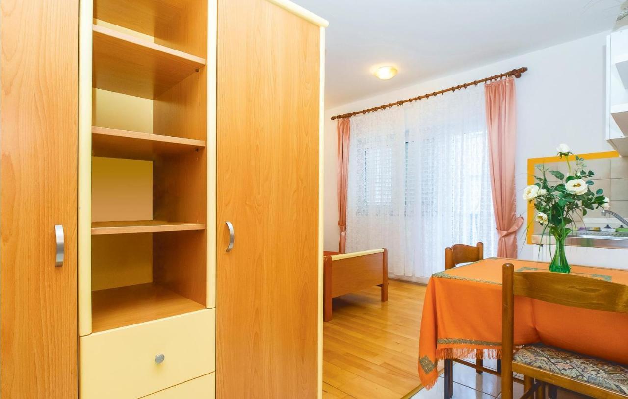 Lovely Apartment In Omis With Kitchenette Zewnętrze zdjęcie
